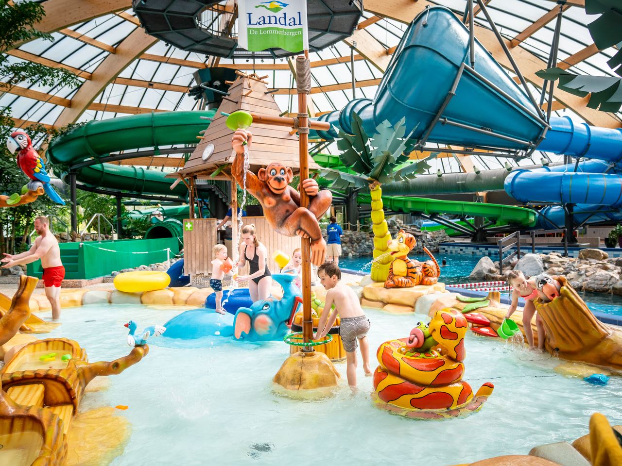 Subtropische zwembaden bij Landal GreenParks Subtropische zwembaden bij Landal GreenParks